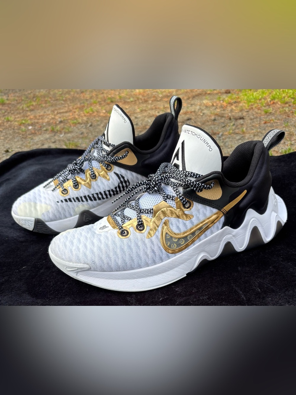 Nike Giannis Immortality 2 White/Metallic Gold/Black | Men’s Size 11 EUC